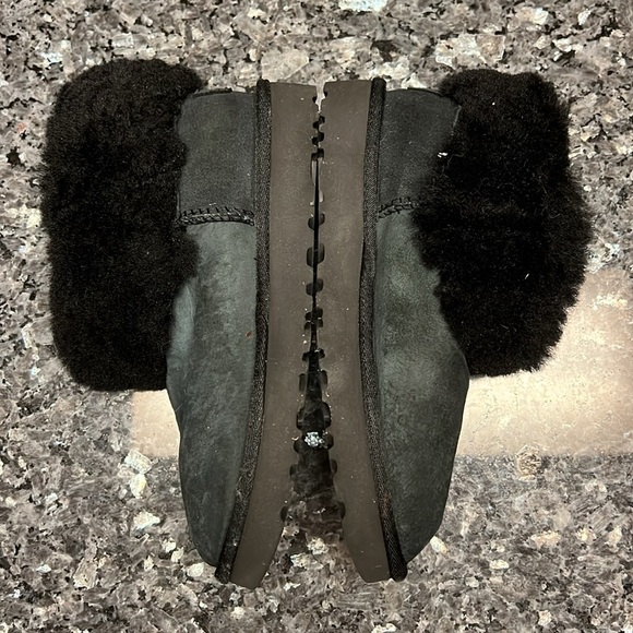 UGG Black Fur Fold Over Boots Size 5 - Picture 5 of 8